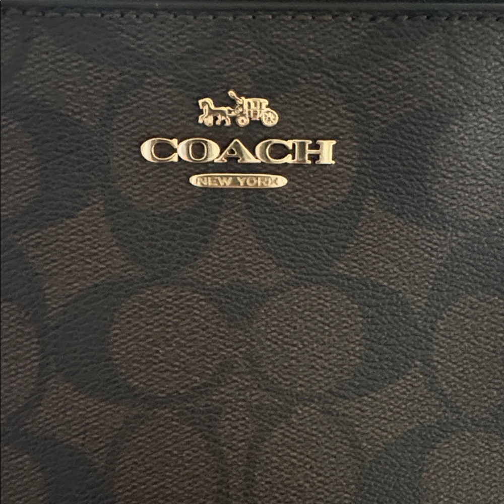 NWT Coach Dark Brown Zip Wristlet - Picture 2 of 4